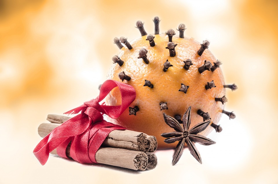Slender-Wonder-Integrating-Winter-into-Your-Weight-Loss-Eating-Plan Orange with cloves, cinnamon sticks, and star anise